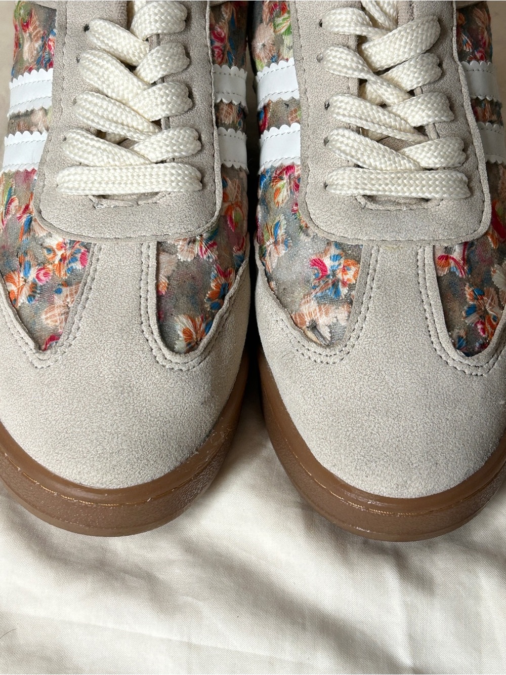 Esme Sneakers Floral Low Top Suede Lace-Up Gum Rubber Women’s 7 - Picture 7 of 7